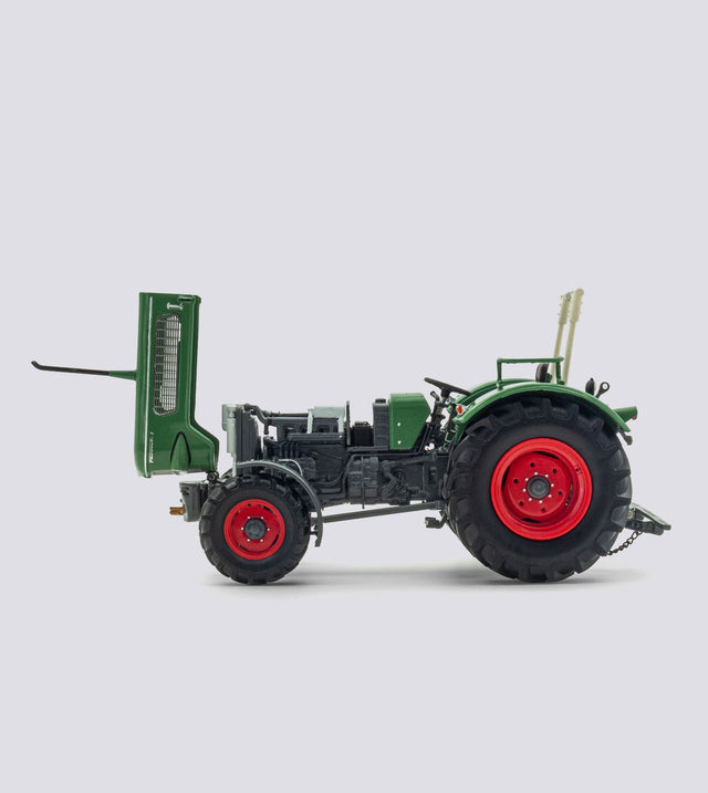 Fendt Favorit 3 4WD mit Rollbügel (1:32)