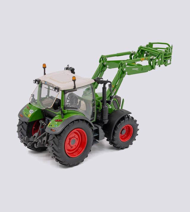 Fendt 313 Vario with front loader (1:32)