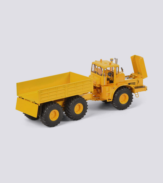 Kirovets K-700 T (1:32)