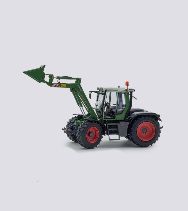 Fendt Xylon 524 mit Frontlader (1:32)